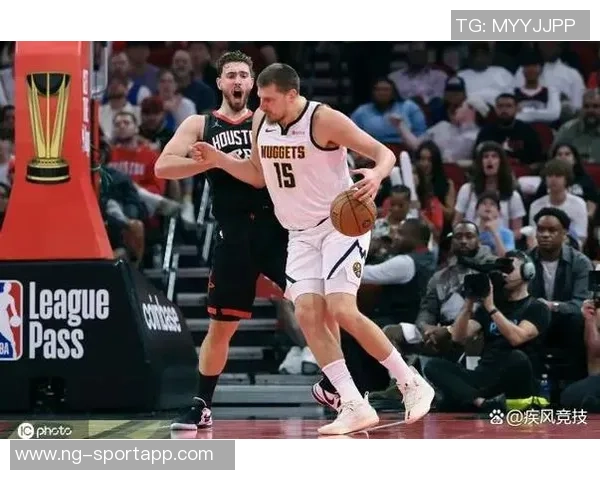 申京赛后与约基奇亲密互动展现友谊与尊重的瞬间